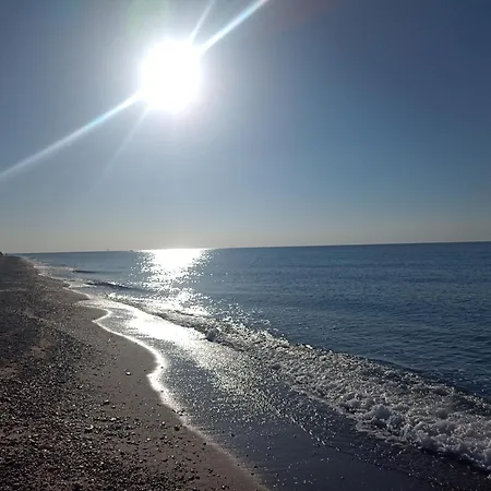 Degli Angioini كاولونيا مارينا